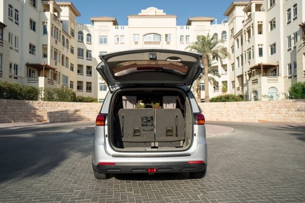 Grey KIA Carnival, 2019 Photo 5