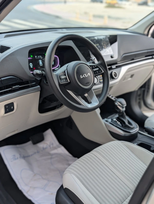 Silver KIA Carens 7-Seater, 2025 Photo 3