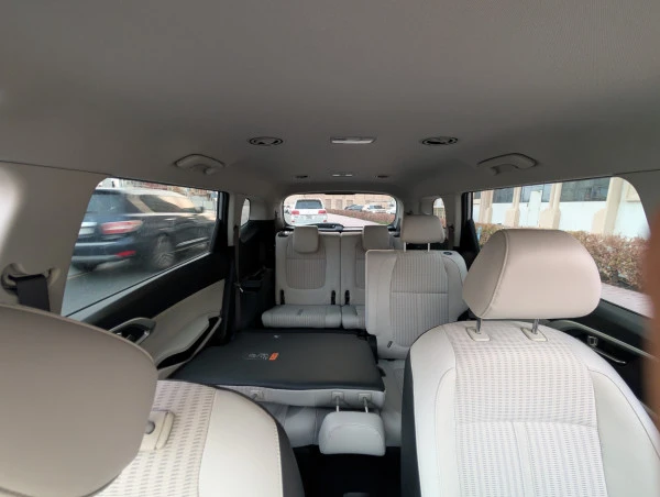 Silver KIA Carens 7-Seater, 2025 Photo 7