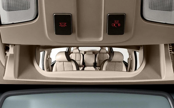 Silver KIA Carnival, 2018 Photo 5