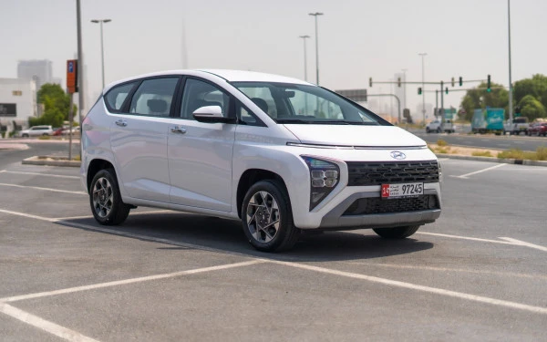 White Hyundai Stargazer, 2024 Photo 1