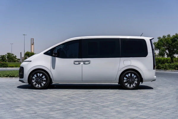 White Hyundai Staria S9, 2024 Photo 2