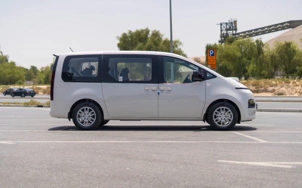 White Hyundai Staria, 2024 Photo 2