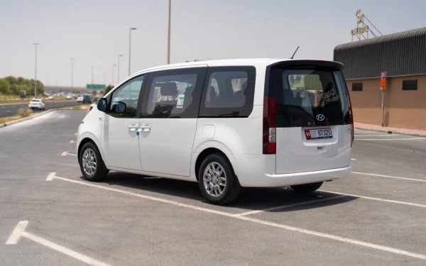 White Hyundai Staria, 2024 Photo 3