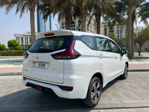 White Mitsubishi Xpander, 2025 Photo 2