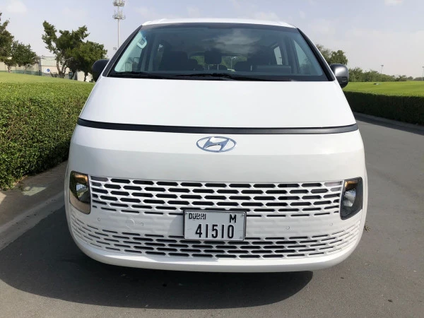 White Hyundai Staria, 2022 Photo 1