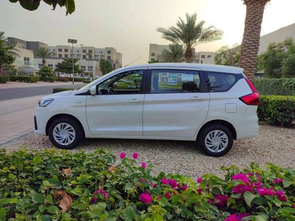 White Suzuki Ertiga, 2022 Photo 1