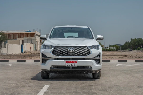 White Toyota Innova, 2024 Photo 1