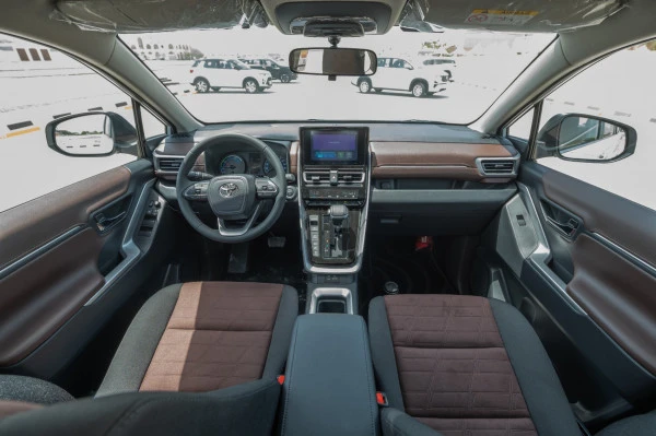 White Toyota Innova, 2024 Photo 7