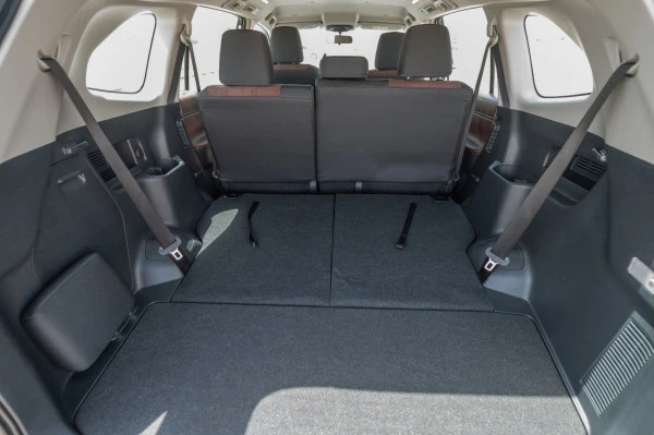White Toyota Innova, 2024 Photo 10